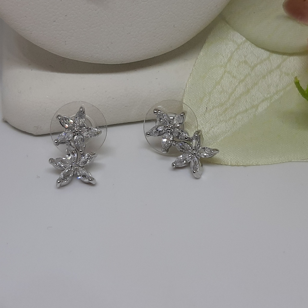 925 Sterling Flower Y Necklace & Earrings Set - Picture 2 of 7